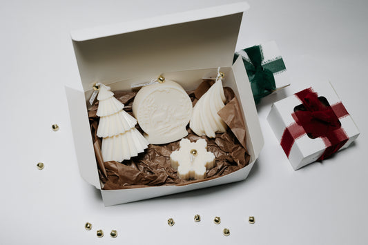 CHRISTMAS SPECIAL Decorative Candle 4 Piece Gift Set