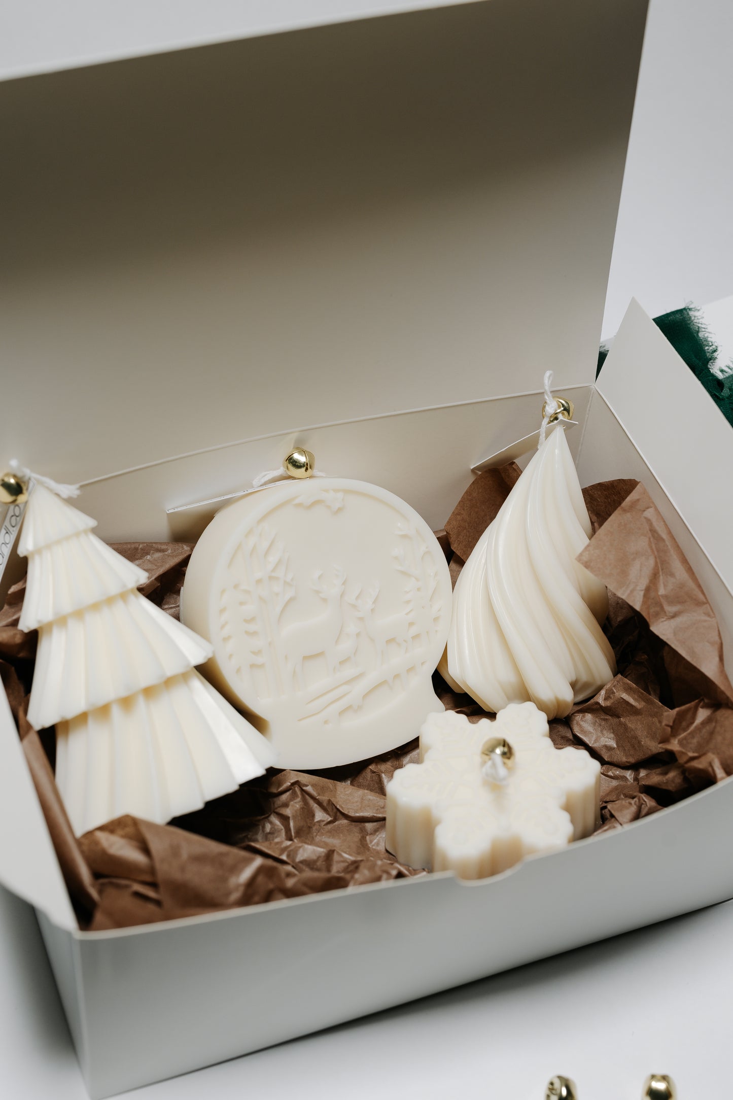 CHRISTMAS SPECIAL Decorative Candle 4 Piece Gift Set