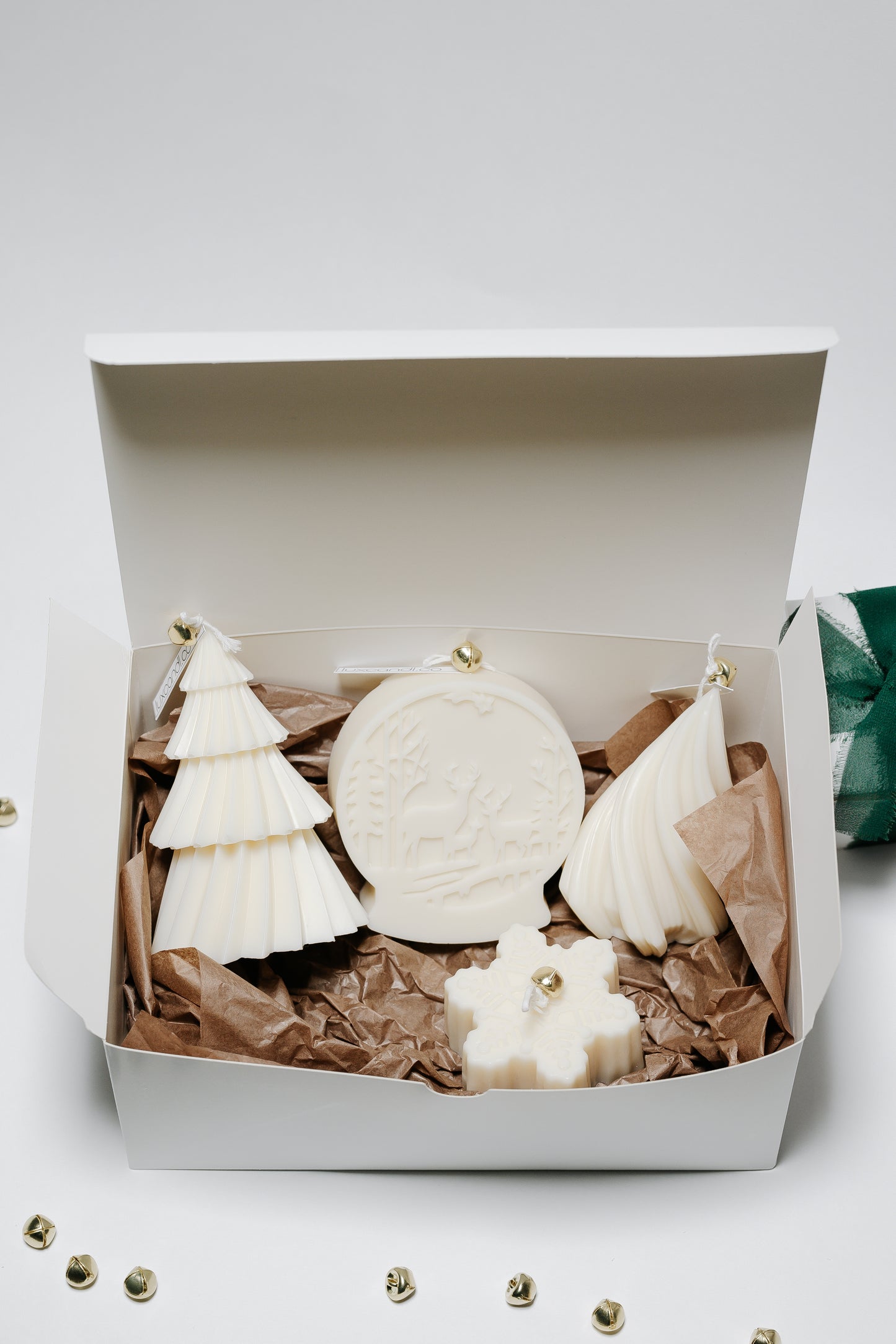 CHRISTMAS SPECIAL Decorative Candle 4 Piece Gift Set